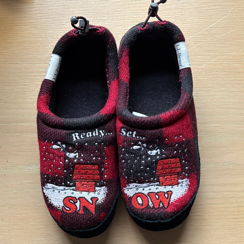 L.L. Bean Peanuts Snoopy Fleece Snow Slippers size 3-4 EUC